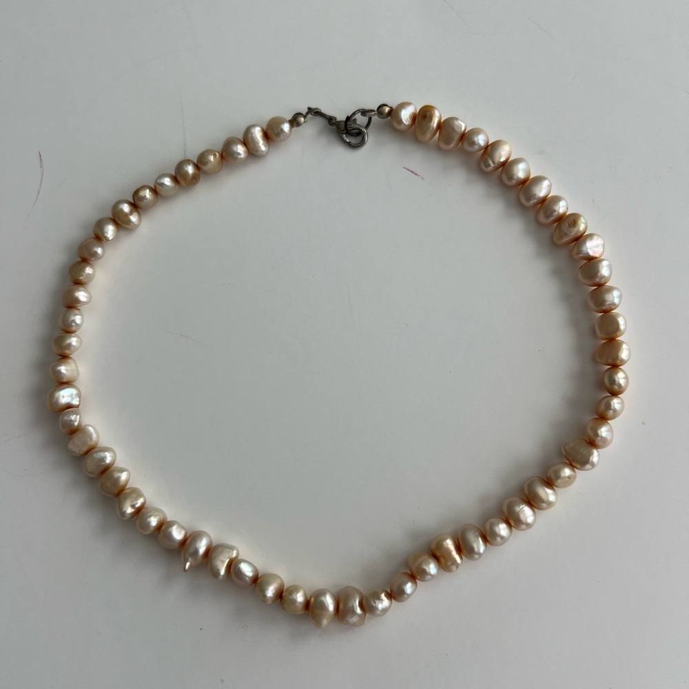 Women, necklace stone, gold chain